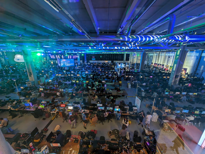 Would you go to this LAN Party? 2000 people, 4 days. (switzerLAN) 9GAG