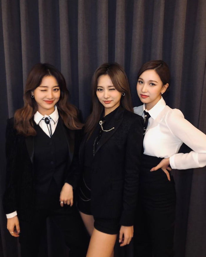 Photo : Jihyo, Tzuyu & Mina