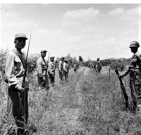 Soldiers Of North And South Korea On The Border The 38th Parallel 1953 9gag