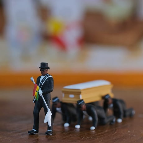 Cosplay Ghana Dancing Pallbearers Coffin Dance Figure Action Funeral Dance T bu