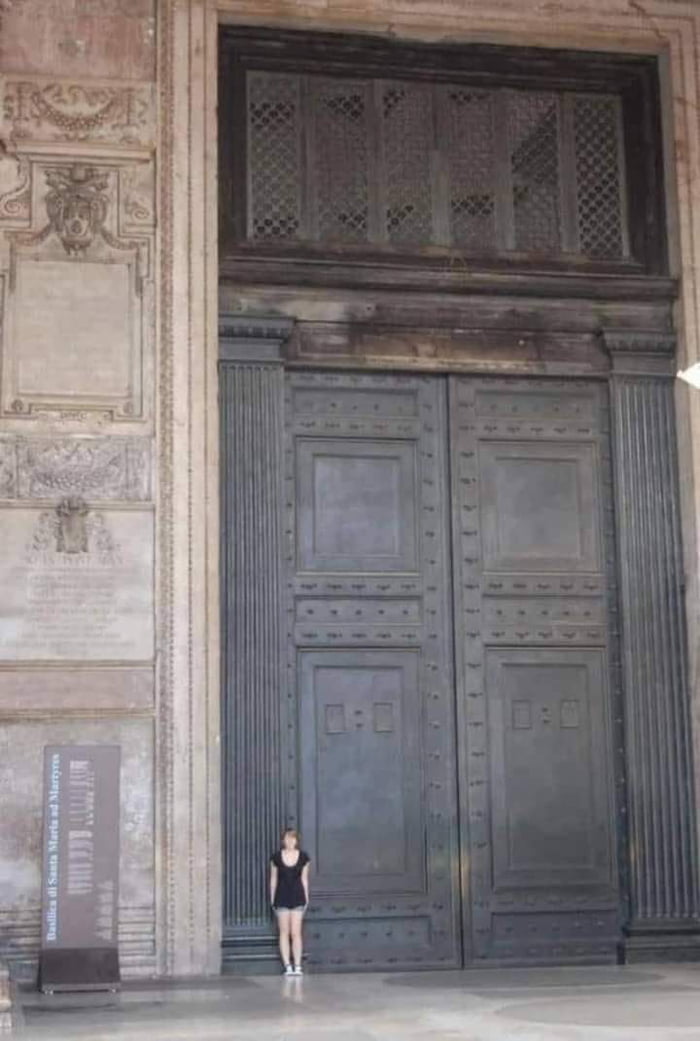 oldest-door-in-rome-dated-115-ad-it-s-also-one-of-the-only-two-doors