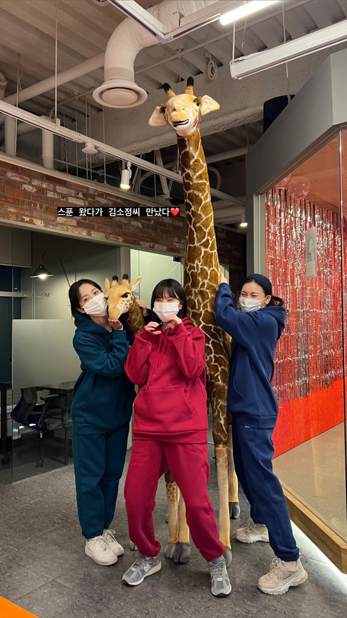 Photo : SinB Instagram Story with Eunha & Umji