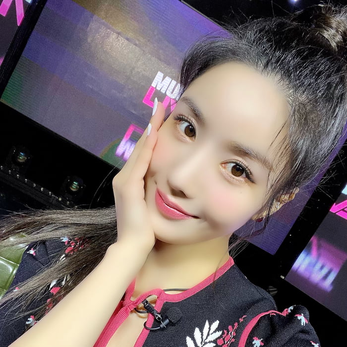Photo : 220126 - MubeatTV Twitter Update with Kwon Eunbi