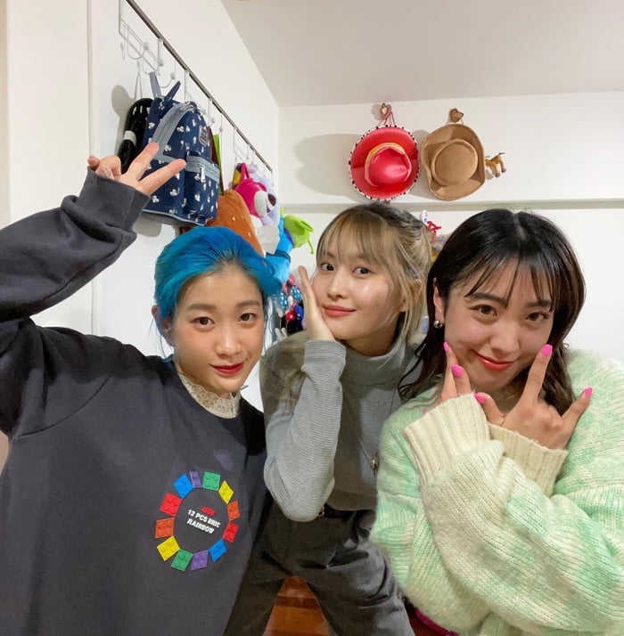 Photo : Shiiiiizuzu Instagram Update - Momo photo with Hana and their friend Shizu