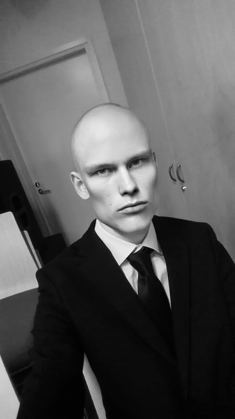 Agent 47 cosplay 9GAG