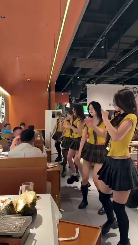 Restaurants now have shows while you eat to attract customers