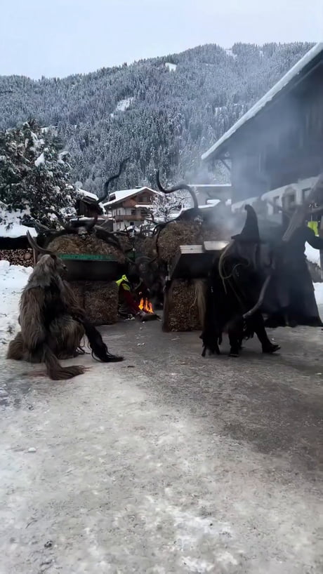 The origins of these figures, also known as Tuifl ('devils' in South Tyrolean dialect), date back to pre-Christian times: they were wild spirits representing the dark forces of winter.