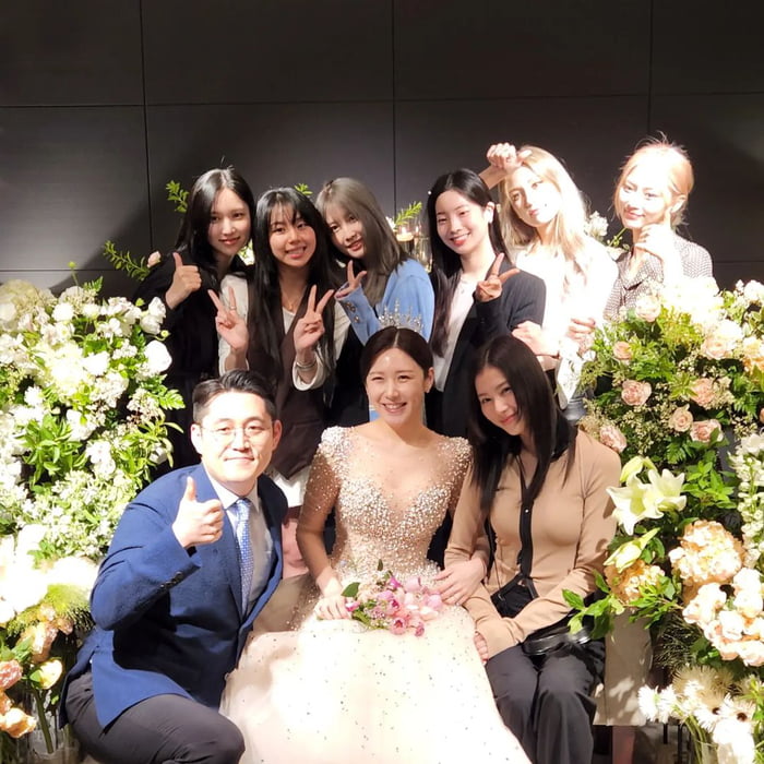 Photo : Barlawlee Instagram Update - Momo, Sana, Mina, Dahyun, Chaeyoung, Tzuyu and Somi attended a JYP employees wedding