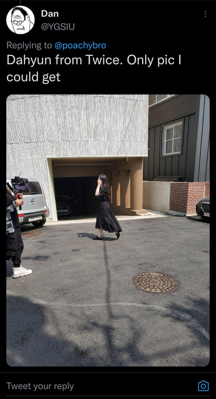 Photo : Someone ran into Dahyun and a film crew today