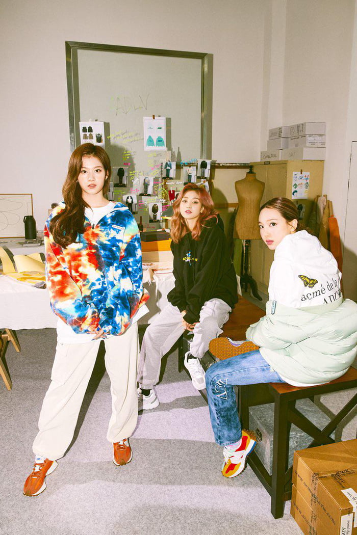 Photo : Sana, Jihyo, and Nayeon for ADLV