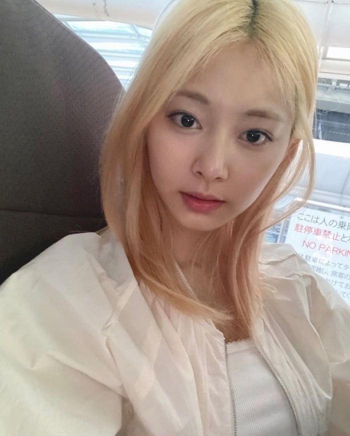 Photo : Zooc_official Instagram Update - Blonde Tzuyu