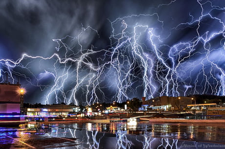 Long exposure of a lightning storm over Johannesburg, South Africa - 9GAG