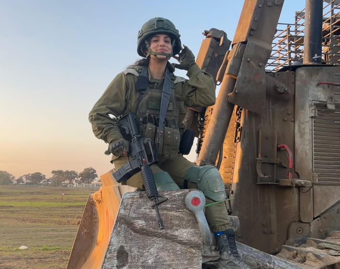 Sergeant major Sharon is the first woman ever to operate the D9 Israeli ...