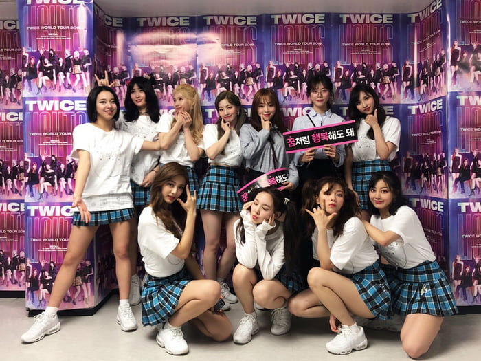 Photo : Twice, Jiu and Gahyeon