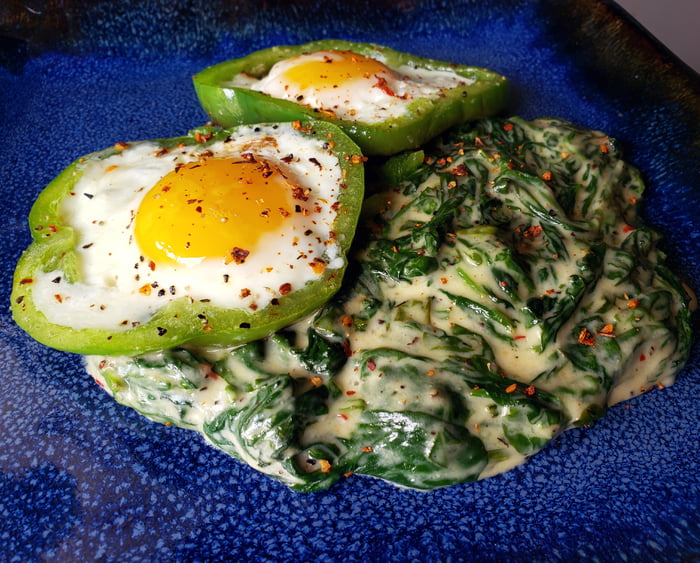 Bell pepper ring fried eggs and creamed spinach 9GAG
