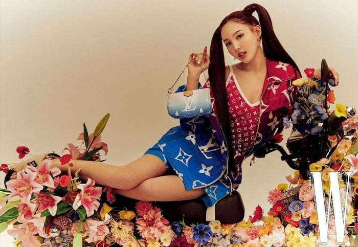 Photo : Nayeon x W Korea