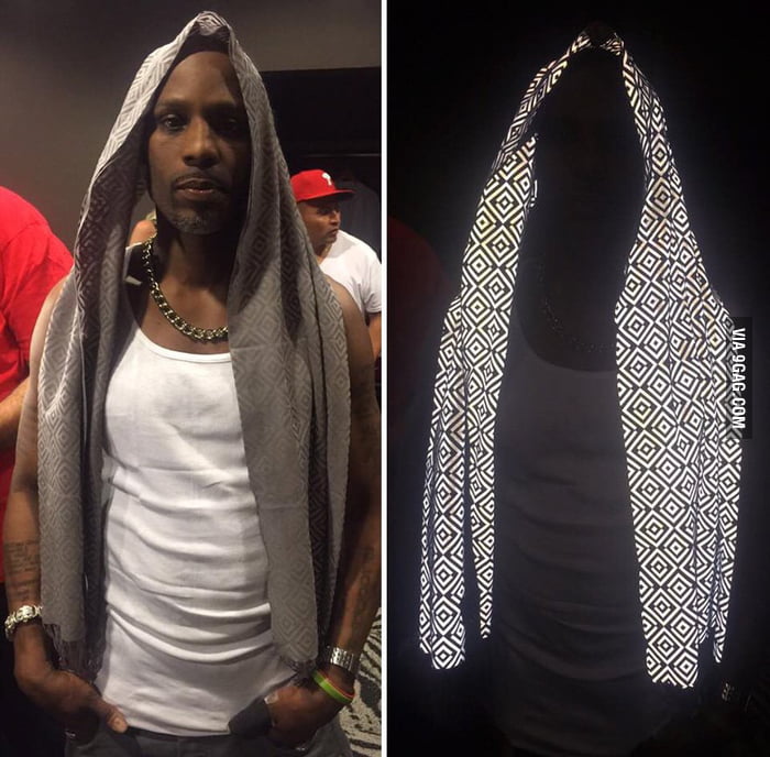 Anti-paparazzi scarf that ruins the photos by affecting flash photography