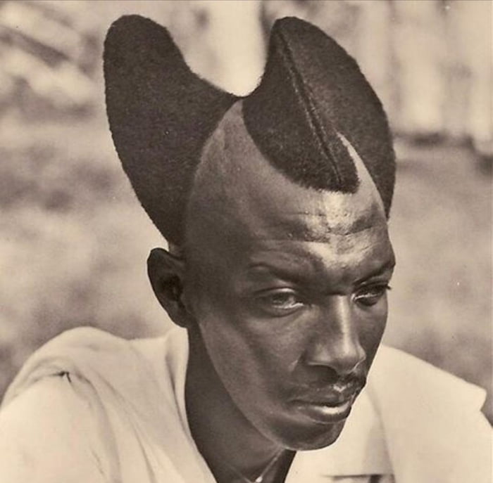 100 year old picture show how amazing the traditional Rwandan hairstyle was.
