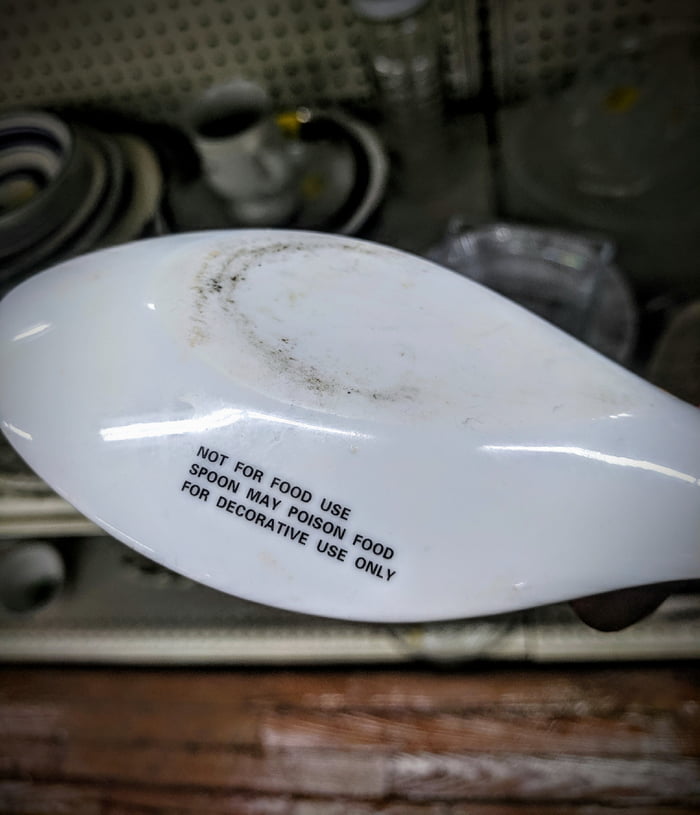 Spoon rest that poisons your food