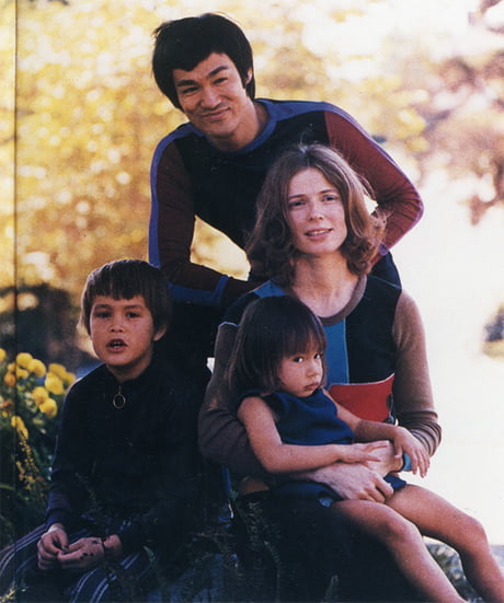 1970'S. Bruce Lee With His Wife Linda, Son Brandon And Daughter Shannon -  9Gag