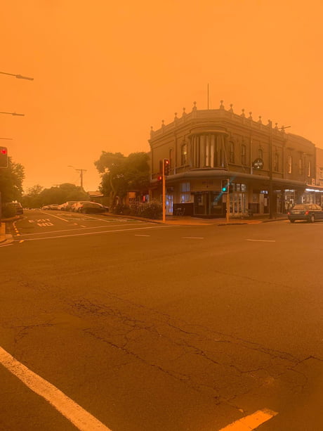 This is the smoke from the Australian fires, 2,600 km away, in Auckland, New Zealand (no filter).