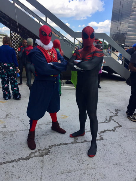 As The Spider (Marvel 1602) with Superior Spider-Man at DragonCon - 9GAG