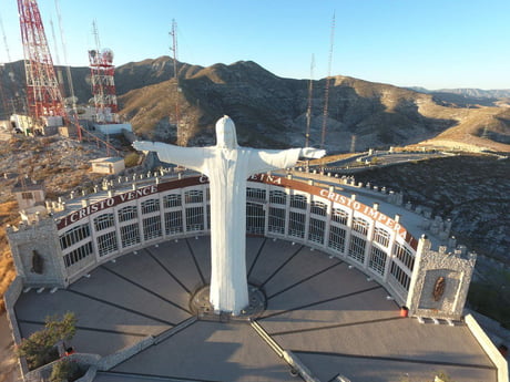 Cuales son las estructuras emblemáticas de dónde viven? - El Cristo de las  Noas, Torreón, Coahuila - 9GAG