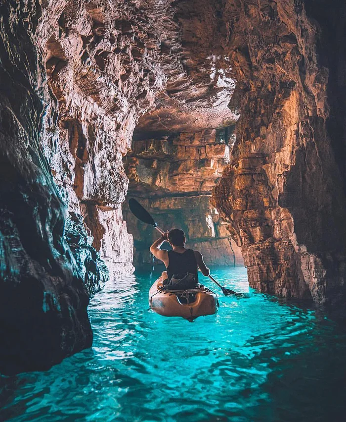 https://img-9gag-fun.9cache.com/photo/aGjEoQ0_700bwp.webp