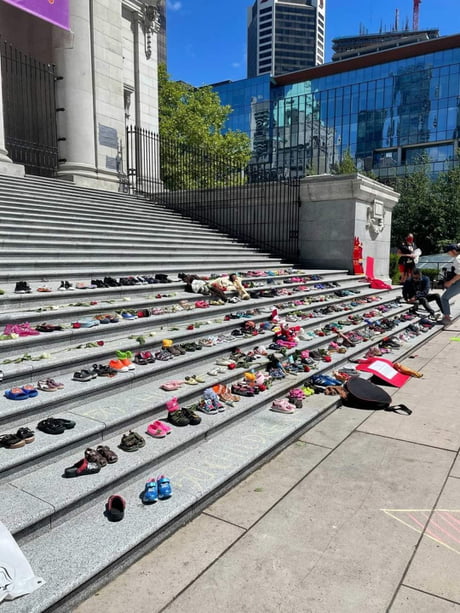 215 Pairs Of Children S Shoes On The Steps Of The Vancouver Art Gallery A Pair For Every First Nation Child Recently Discovered In A Mass Grave At The Kamloops Indian Residential School