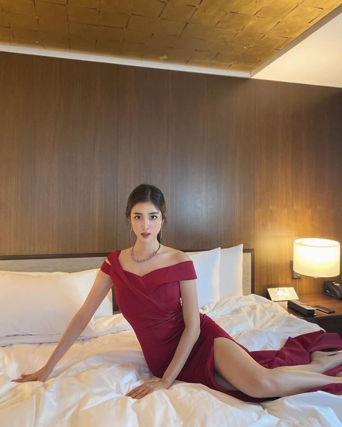 Photo : (Ex-Tahiti) JISOO - Imagine she's waiting for you.