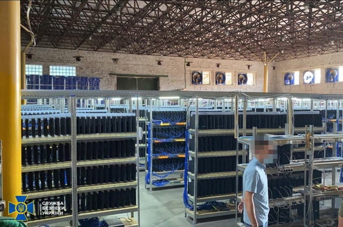 Ukrainian police just uncovered a cryptocurrency mining operation consisting of 3800 PS4 consoles!