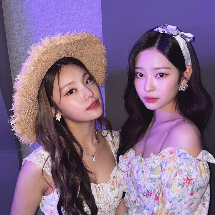 Photo : Minju & Yeji