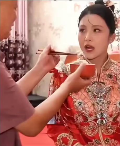 Last bite from father before she getting married