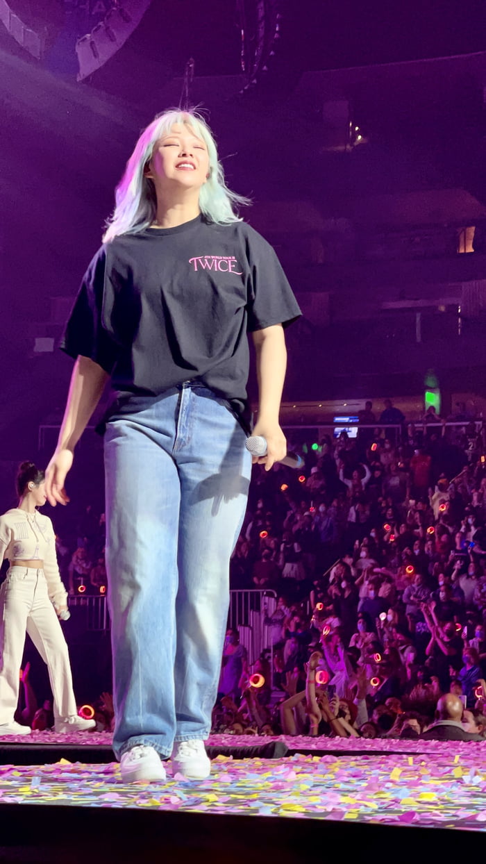 Photo : Jeongyeon looking happy and fabulous!