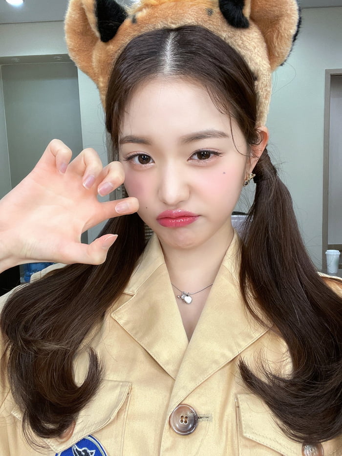 Photo : 220527 IVE Official Twitter Update with Jang Wonyoung