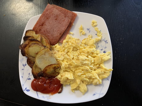 Scrambled Eggs With Cheese Thin Sliced Fried Potatoes And Spam With Catsup 9gag