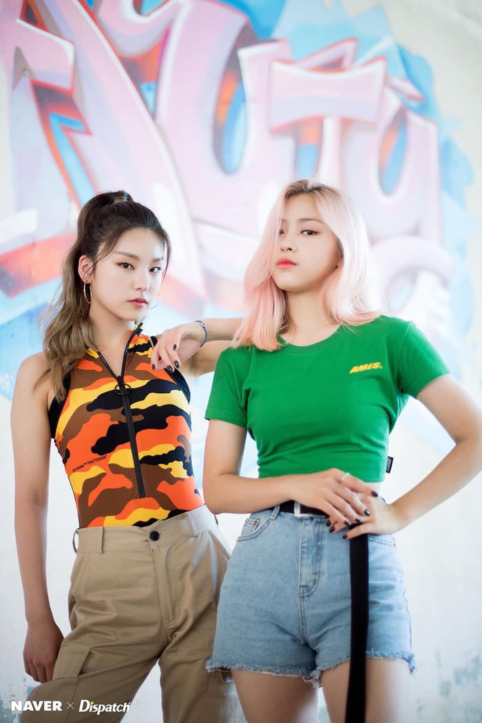 Photo : Ryujin and yeji
