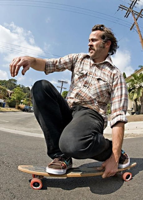 Jason Lee skateboarding as Earl - 9GAG