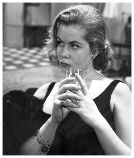 Bewitching Elizabeth Montgomery, 1960's (798x940)