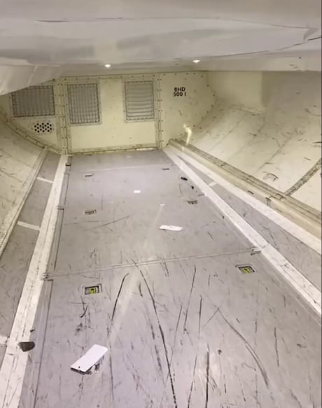 How luggage is loaded on airplane