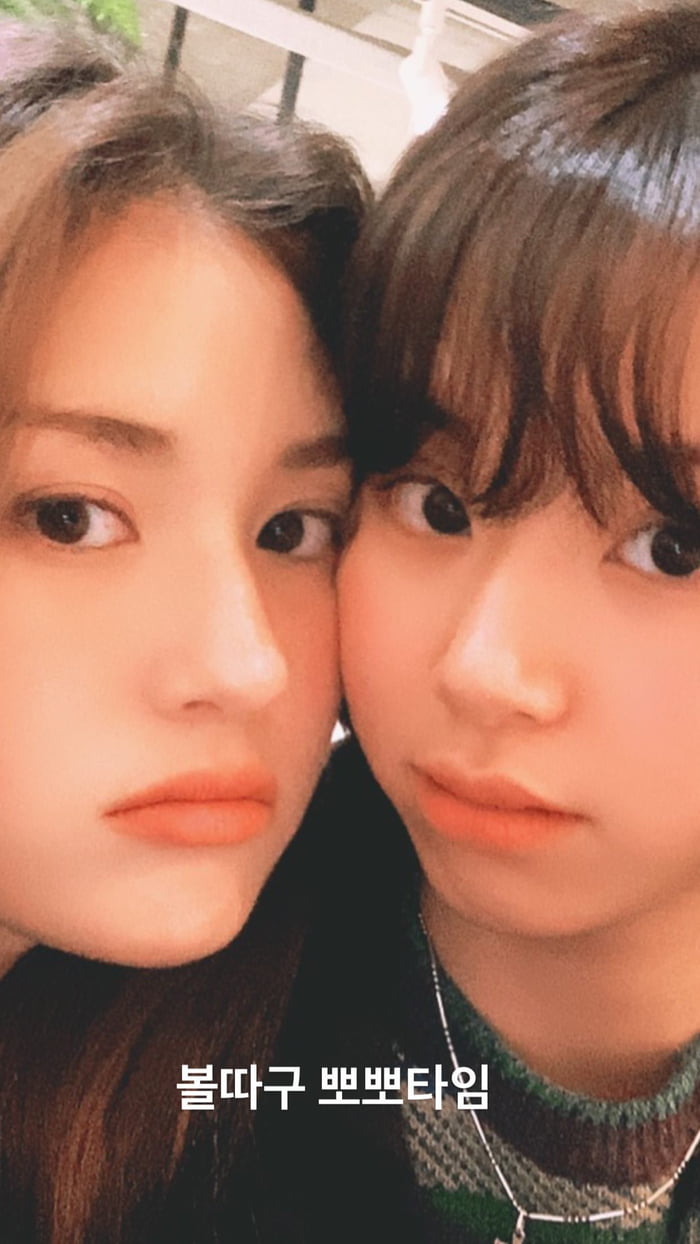 Photo : Chaeyoung and Somi