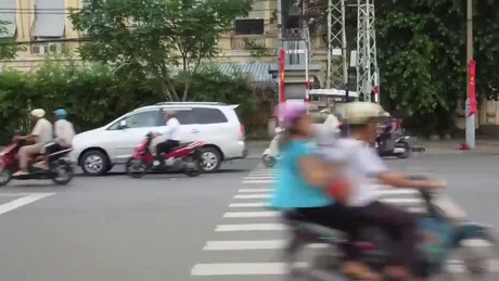 How to cross a road in Vietnam : r/funny