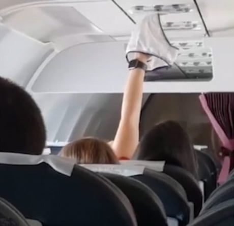 Passenger airs out her underwear on commercial flight