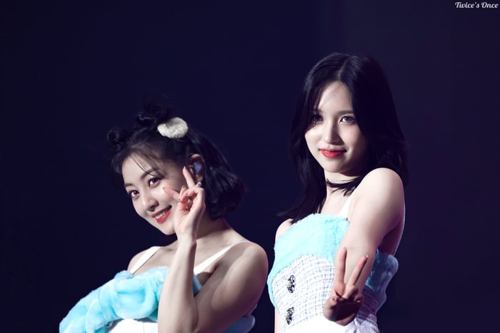 Photo : Pretty Mina and Jihyo