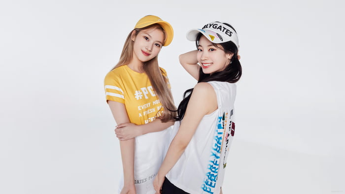 Photo : Sana & Dahyun