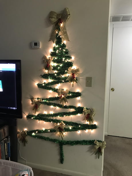 We just had a baby and our small apartment now has no room for a Christmas tree, so I had to improvise!