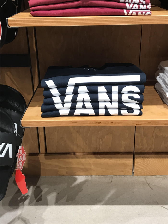 The way the logo lines up