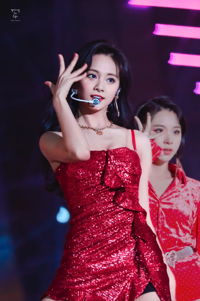 Photo : Tzuyu (ft. Chaeyoung)