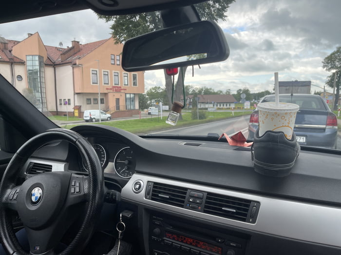 Lifehack when the car doesn’t have cup holders 9GAG