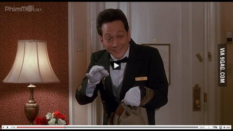 When You Realize That The Hotel Guy From Home Alone 2 Is Really High 9gag